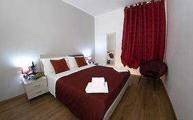 M&G Holiday House